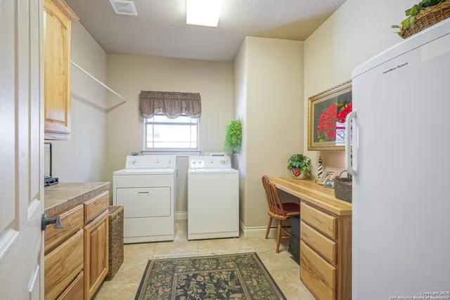 $610,000 | 569 Rose Branch Drive, La Vernia, TX 78121