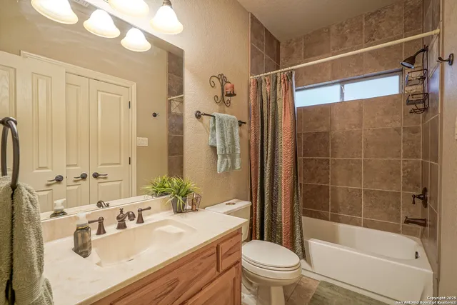 $610,000 | 569 Rose Branch Drive, La Vernia, TX 78121