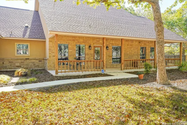 $610,000 | 569 Rose Branch Drive, La Vernia, TX 78121