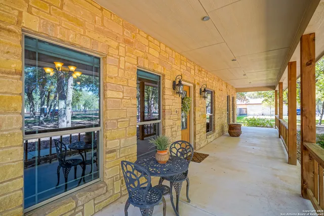 $610,000 | 569 Rose Branch Drive, La Vernia, TX 78121