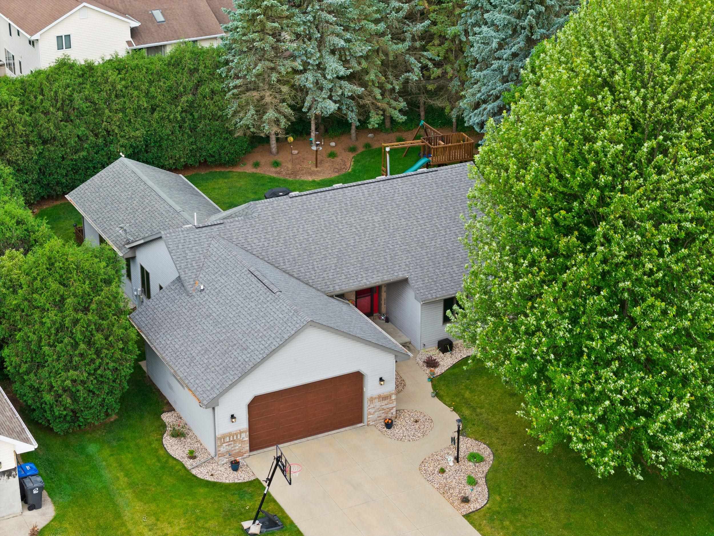 W2585 Oakbrook Court Appleton, WI 54915 - Photo 5 of 56