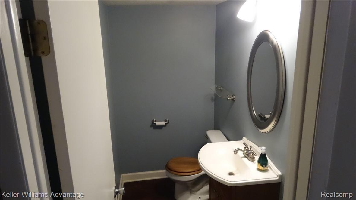 24702 Chalk Farm Road West Warren, MI 48091 - Photo 6 of 17 DSC02426.JPG