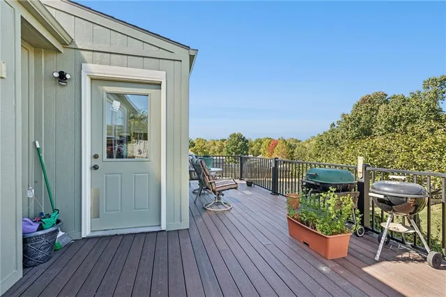 $310,000 | 8014 South Church Road, Pleasant Valley, MO 64068