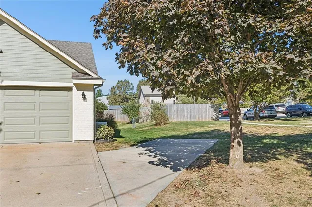 $310,000 | 8014 South Church Road, Pleasant Valley, MO 64068