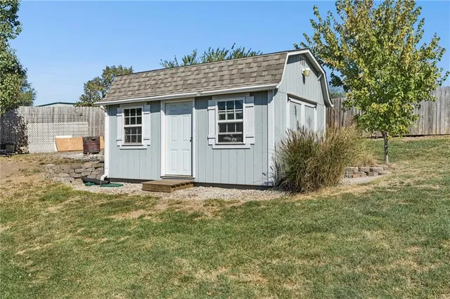 $310,000 | 8014 South Church Road, Pleasant Valley, MO 64068