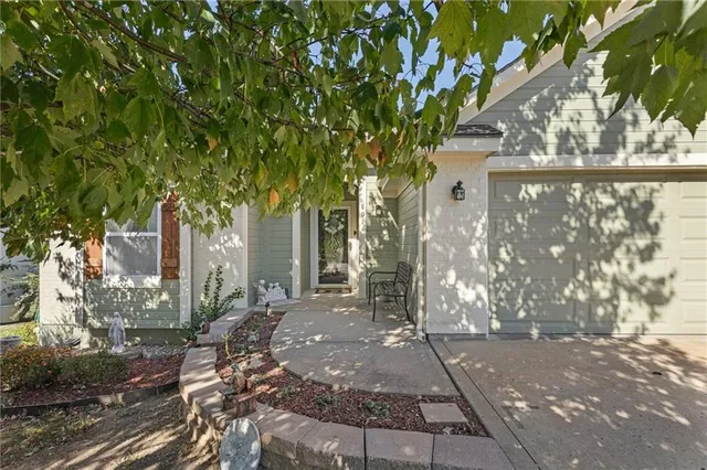 $310,000 | 8014 South Church Road, Pleasant Valley, MO 64068