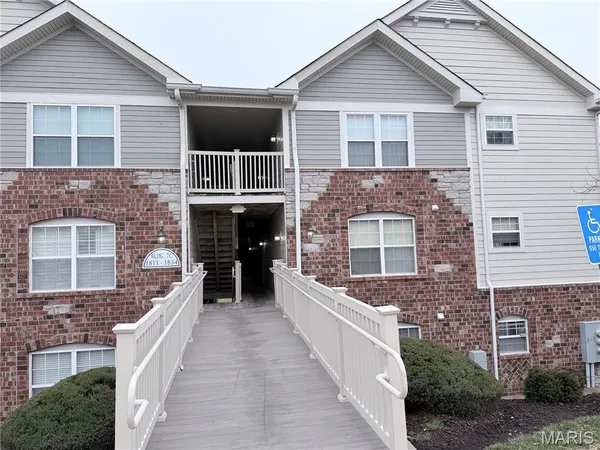 $1,550 | 1821 Piedmont Circle, Unit 201, St. Peters, MO 63304
