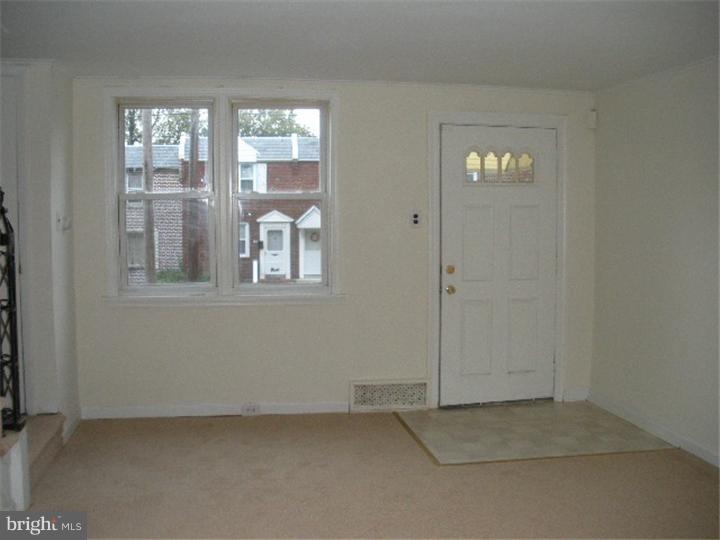 149 Golf Road Darby, PA 19023 - Photo 3 of 9 Living Room