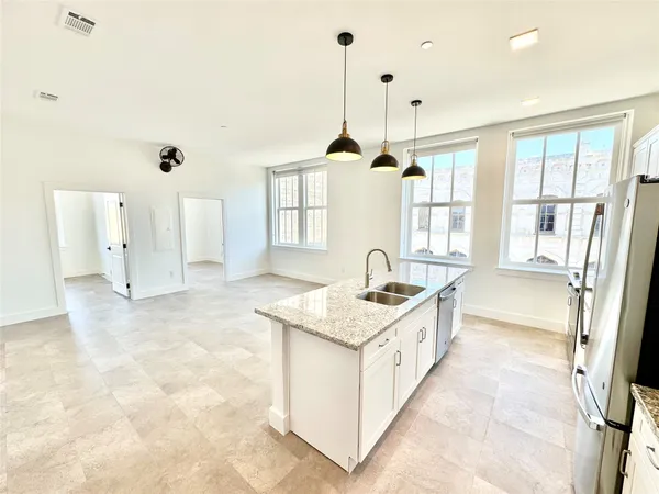 $2,100 | 2102 Mechanic Street, Unit 202, Galveston, TX 77550