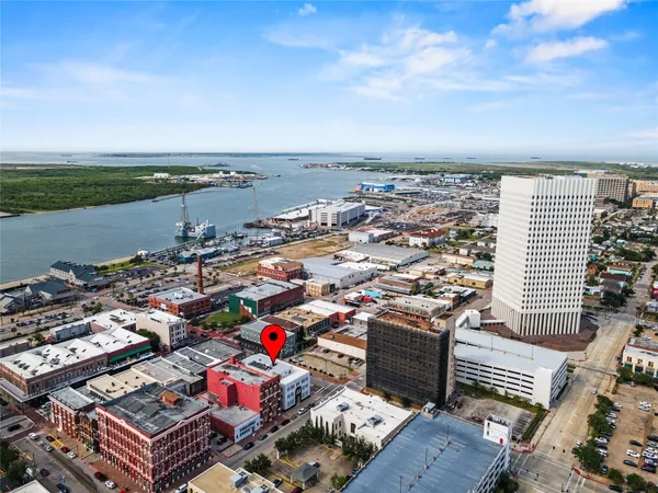 $2,100 | 2102 Mechanic Street, Unit 202, Galveston, TX 77550