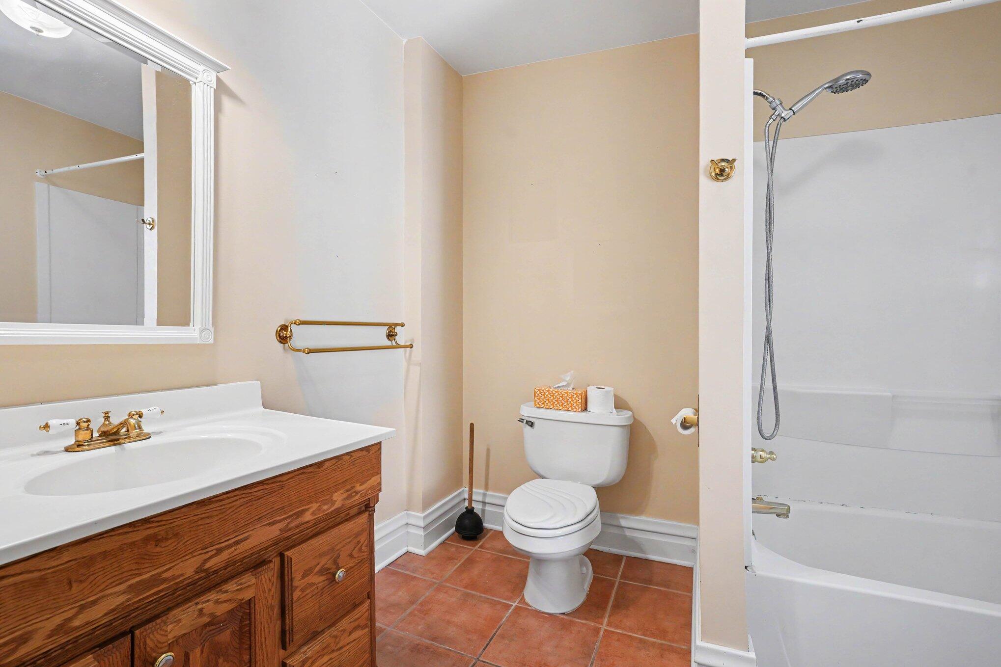 1330 West Maple Street Kalamazoo, MI 49008 - Photo 17 of 25 017_file_3374