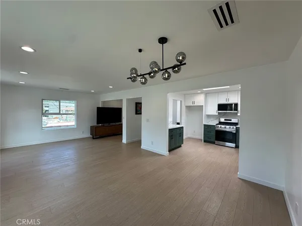 $3,950 | 1611 East Glenoaks Boulevard, Unit 1611 1/5, Glendale, CA 91206