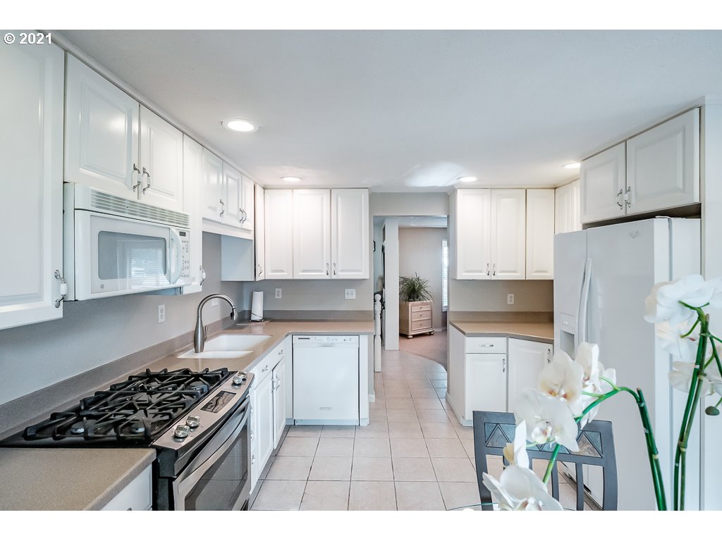 1040 Rafael Avenue North Keizer, OR 97303 - Photo 16 of 32 Gallery Image 16