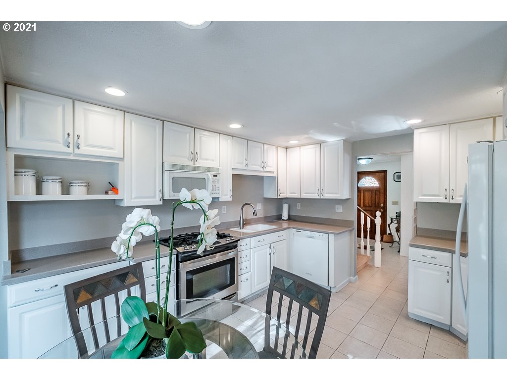 1040 Rafael Avenue North Keizer, OR 97303 - Photo 17 of 32 Gallery Image 17