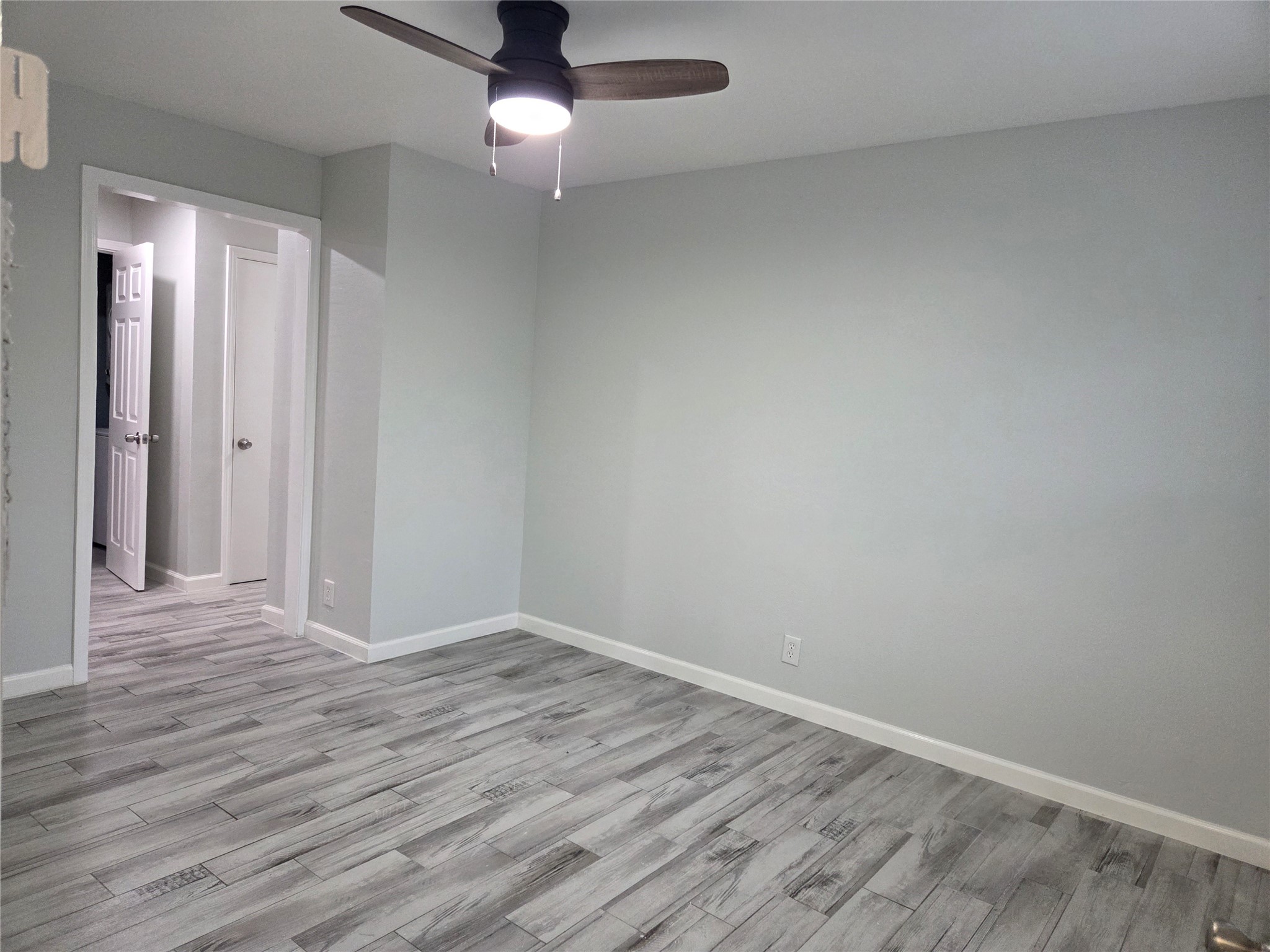 619 13th Street, Unit 2 Galveston, TX 77550 - Photo 4 of 13 Large living area with a big wall for that flatscreen.
