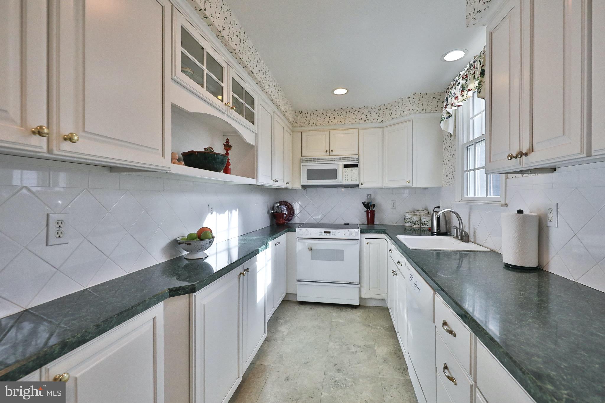 1940 Terwood Road Huntingdon Valley, PA 19006 - Photo 16 of 38 Gallery Image 16