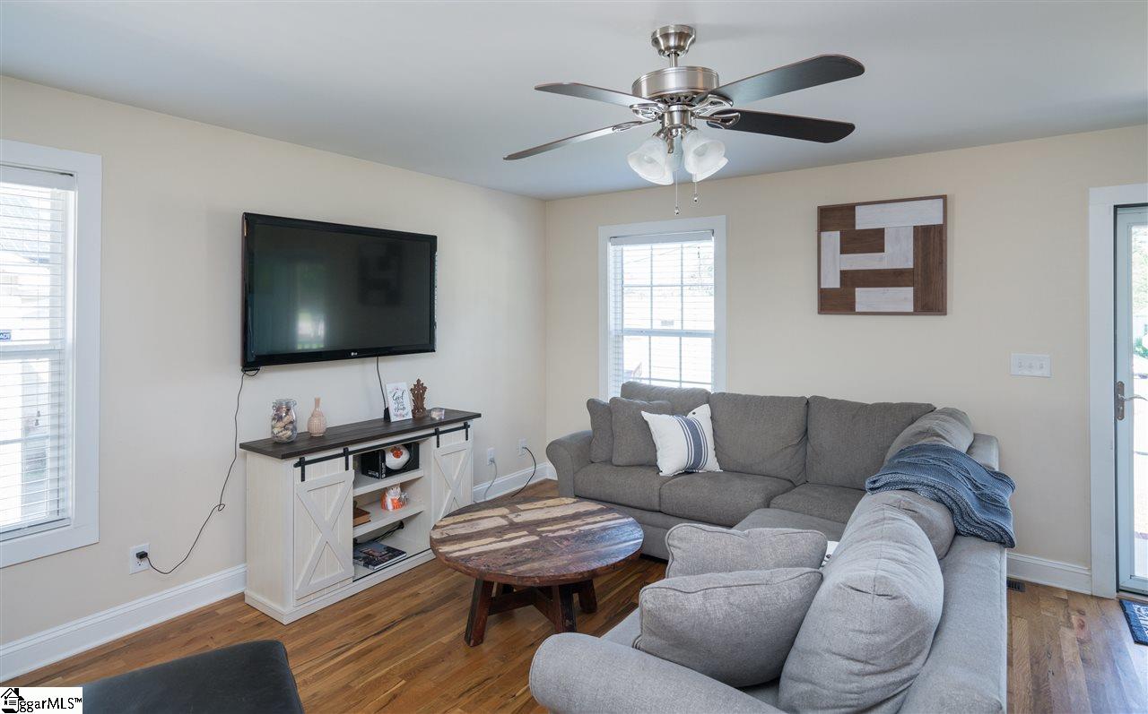 111 Brunson Street Greenville, SC 29607 - Photo 5 of 29 Gallery Image 5