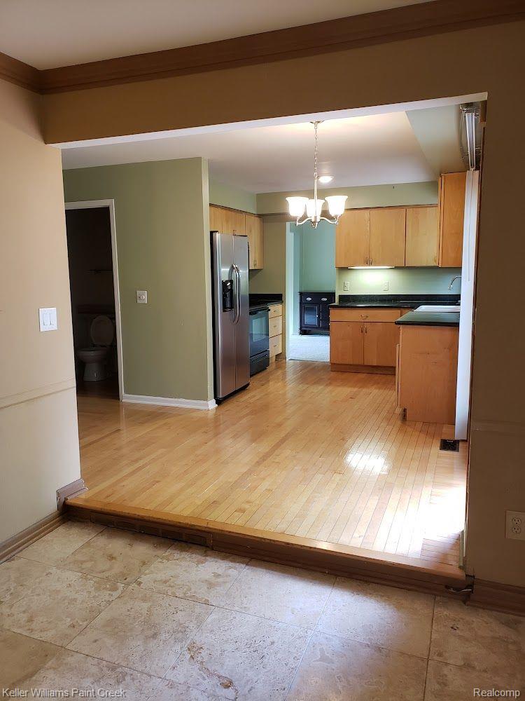 660 Baker Street Rochester, MI 48307 - Photo 13 of 43 Gallery Image 13