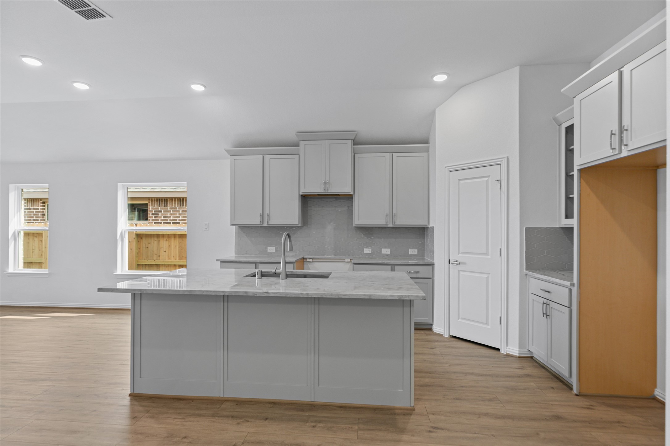 719 Evergreen Frst Lane Rosharon, TX 77583 - Photo 8 of 30