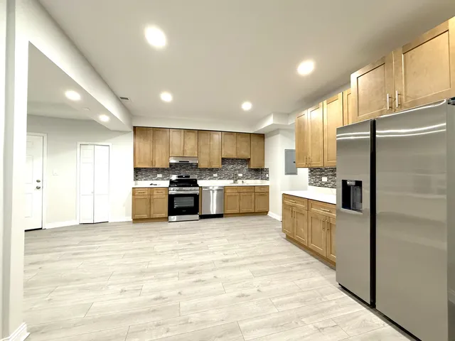 $3,200 | 1343 West Rosedale Avenue, Unit 2, Chicago, IL 60660