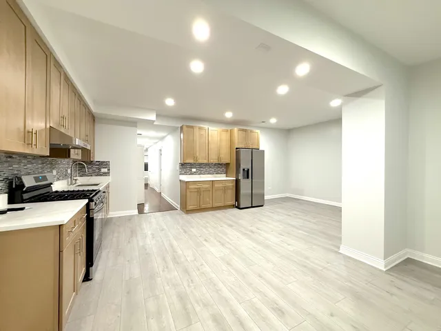 $3,200 | 1343 West Rosedale Avenue, Unit 2, Chicago, IL 60660