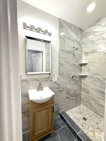 $3,200 | 1343 West Rosedale Avenue, Unit 2, Chicago, IL 60660