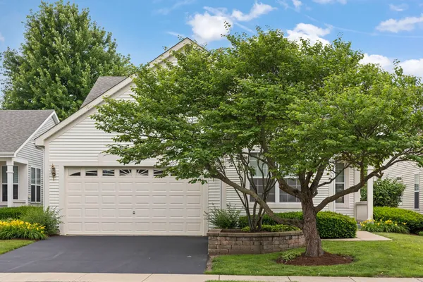 $395,000 | 16220 Goose Lake Drive, Crest Hill, IL 60403