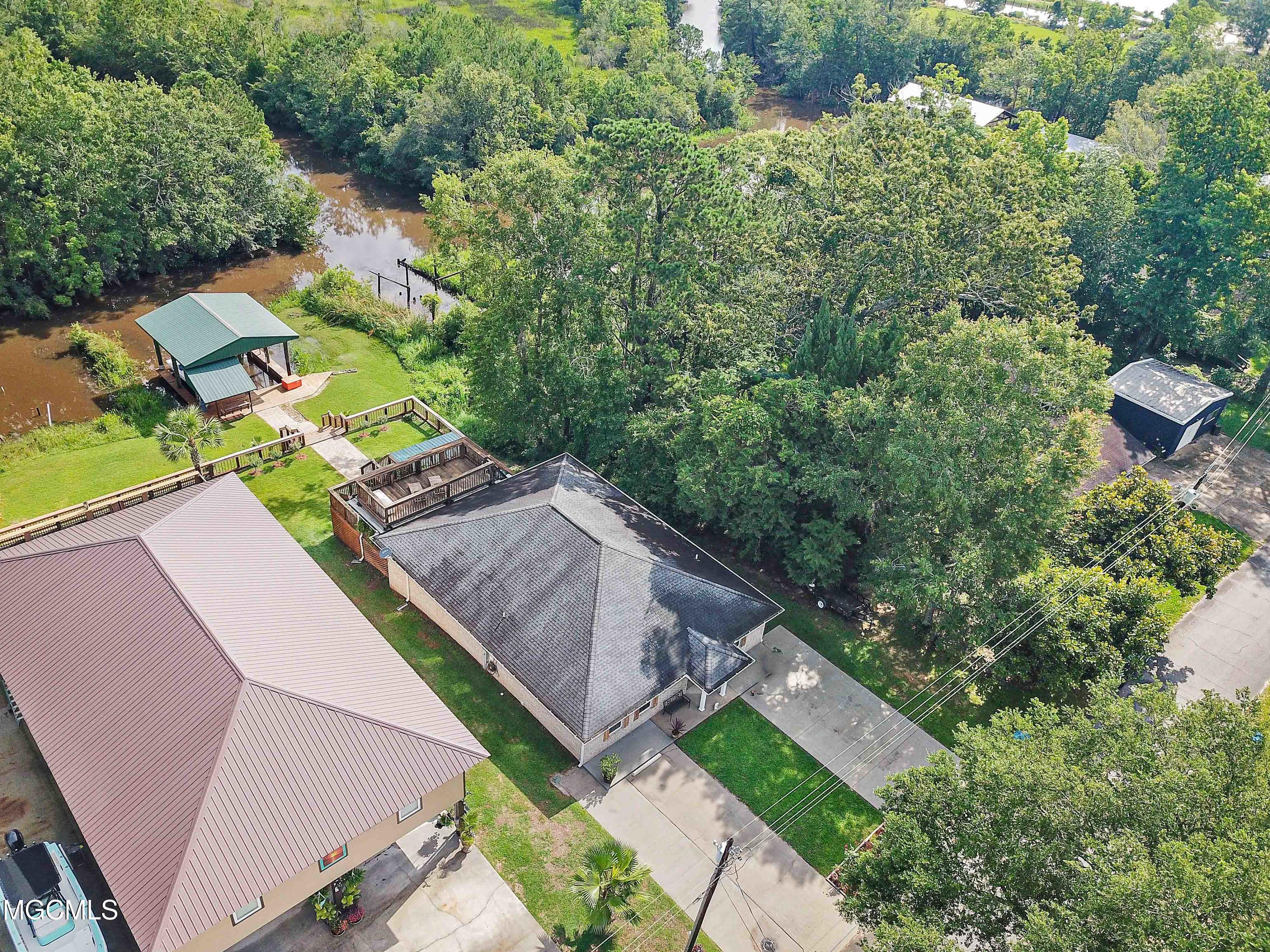 808 Roys Road Gautier, MS 39553 - Photo 34 of 40 034