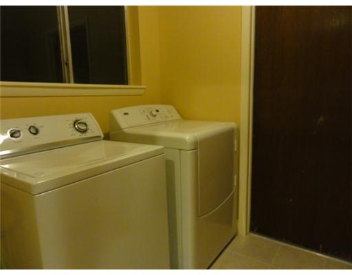 1615 Cheyenne Street Portland, TX 78374 - Photo 8 of 10 a utility room with dryer and washer