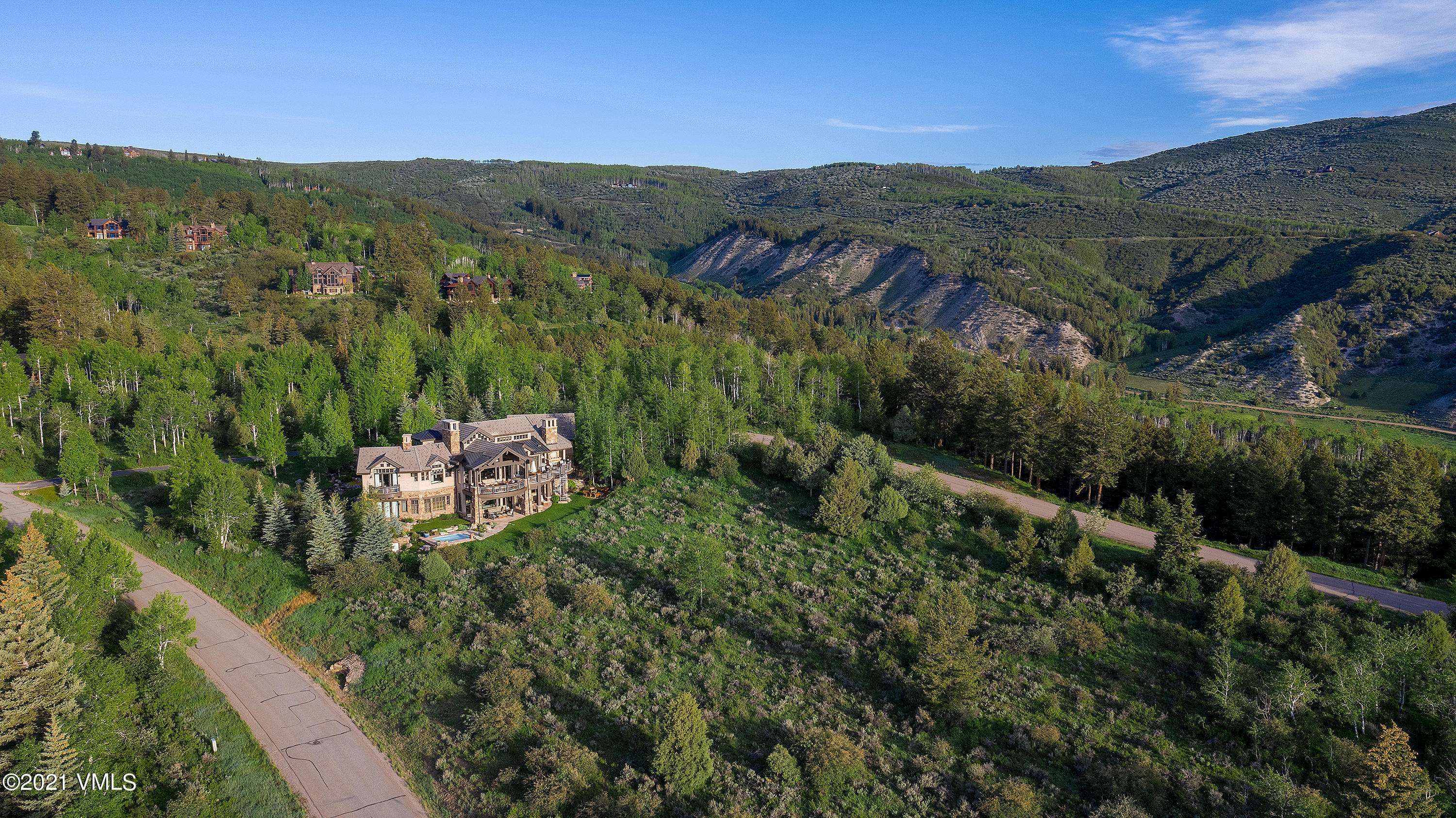 555 Red Draw Edwards, CO 81632 - Photo 22 of 24 a view of a city with lush green forest