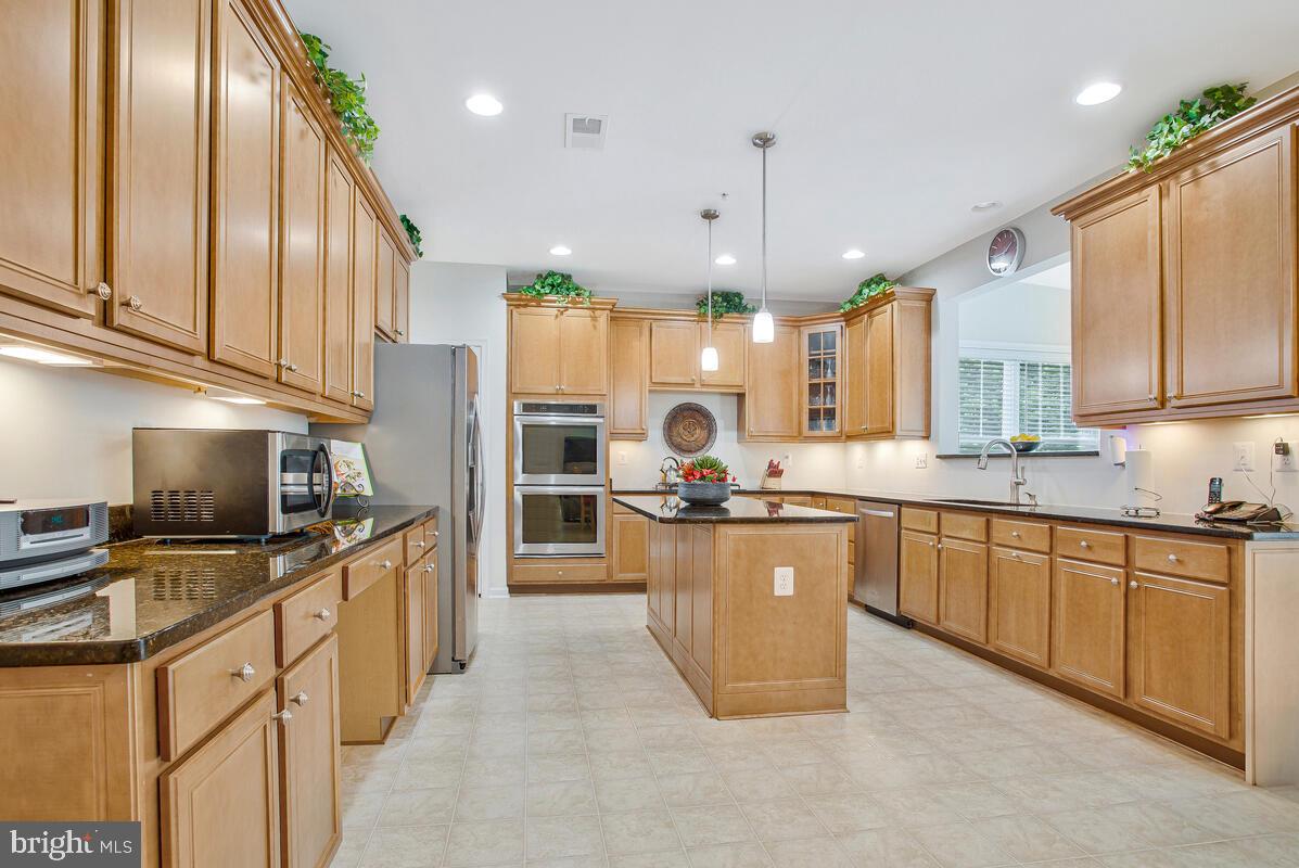 4006 Bridle Ridge Road Upper Marlboro, MD 20772 - Photo 11 of 45 a large kitchen with stainless steel appliances lots of counter space
