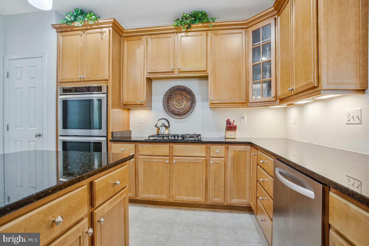 4006 Bridle Ridge Road Upper Marlboro, MD 20772 - Photo 13 of 45 a kitchen with granite countertop a sink and cabinets