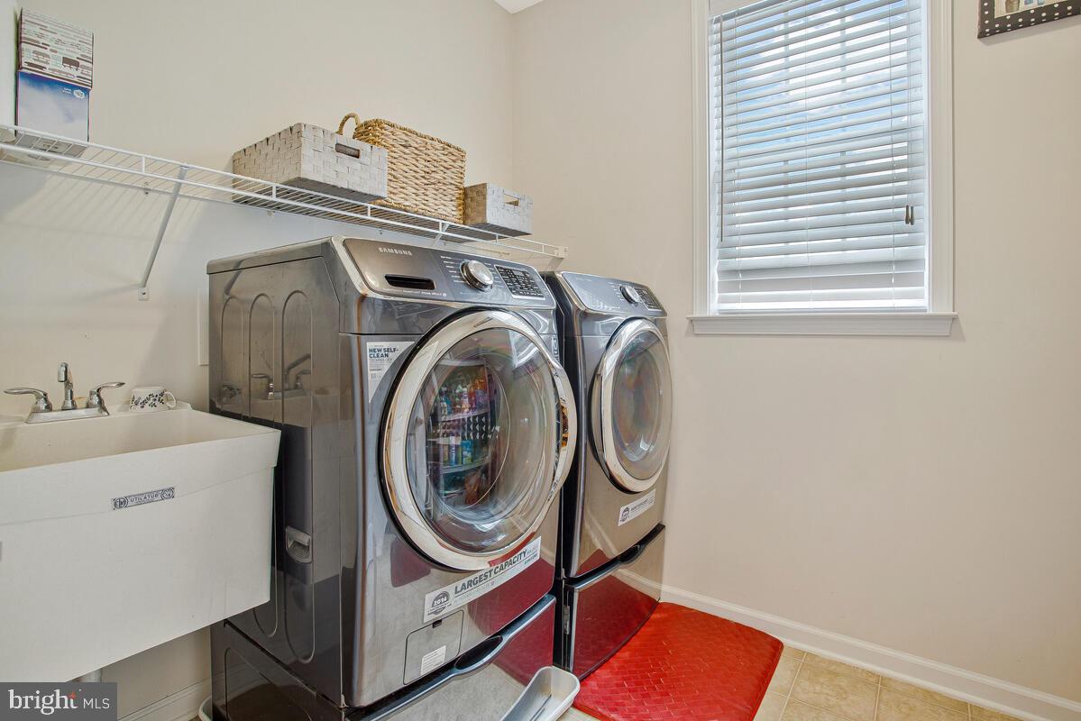 4006 Bridle Ridge Road Upper Marlboro, MD 20772 - Photo 22 of 45 a utility room with dryer and washer