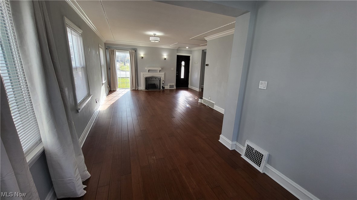 9304 Snow Road Cleveland, OH 44130 - Photo 3 of 25 Gallery Image 3