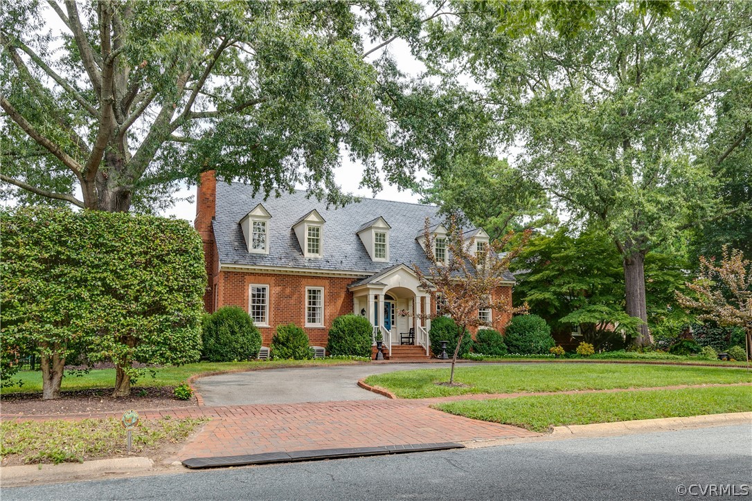 4208 Sulgrave Road Richmond, VA 23221 - Photo 3 of 50 With a circular driveway