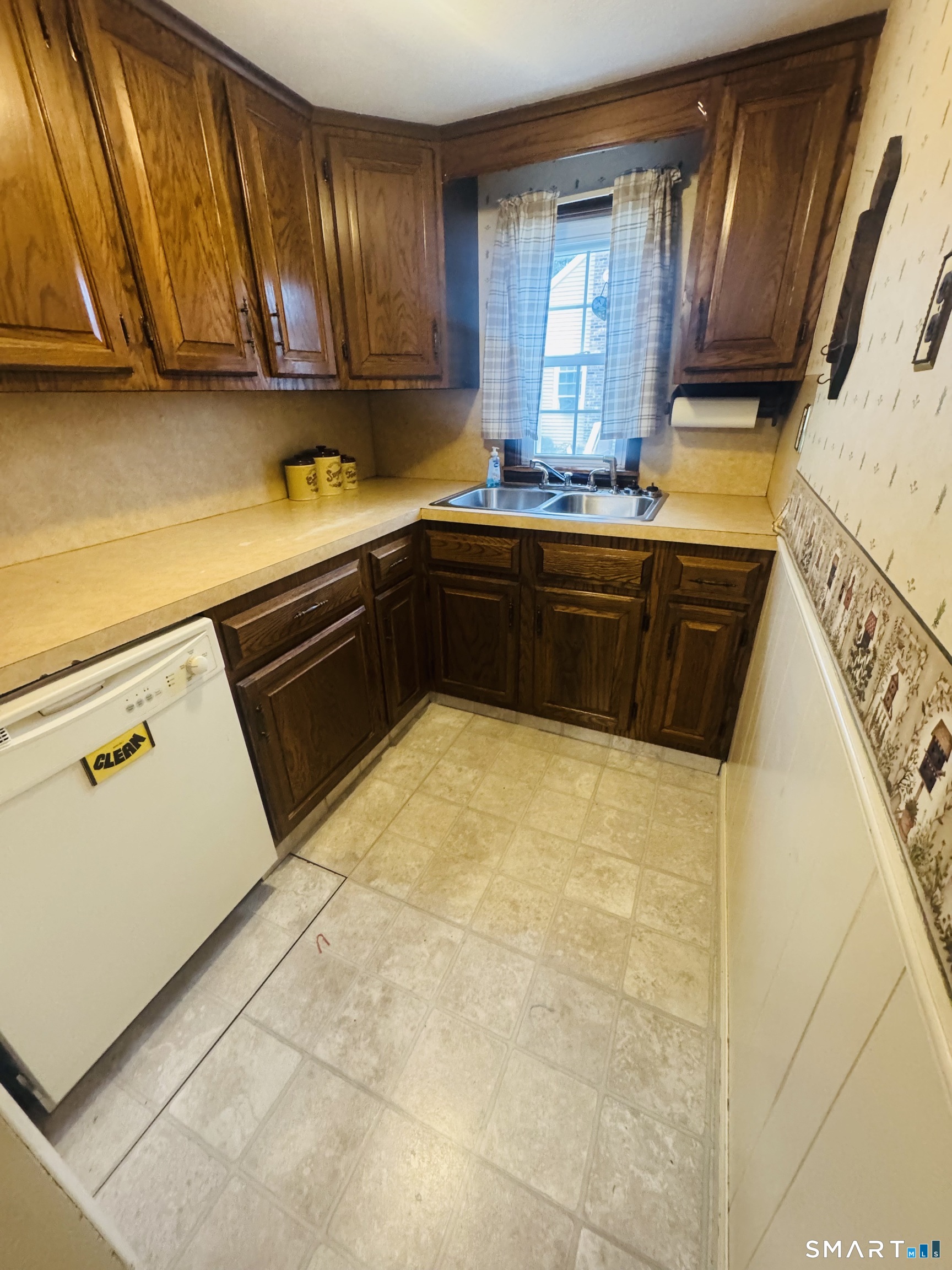 99 Squaw Rock Road Plainfield, CT 06354 - Photo 14 of 31