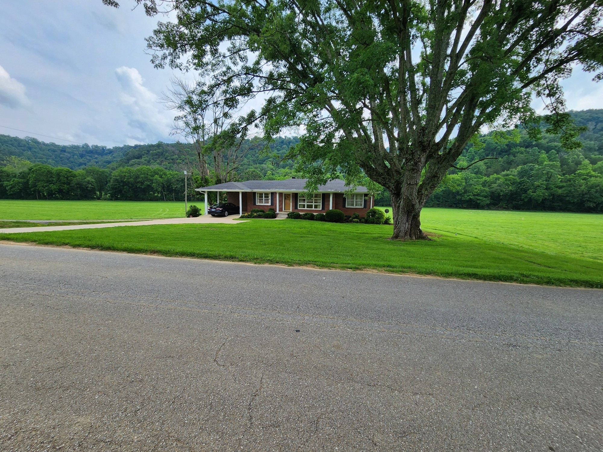 1036 Old Bottom Road Lafayette, TN 37083 - Photo 2 of 36 Gallery Image 2
