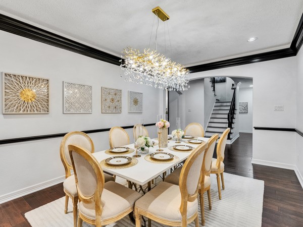 2523 Watts Street Houston, TX 77030 - Photo 11 of 45 a dining room with furniture and window