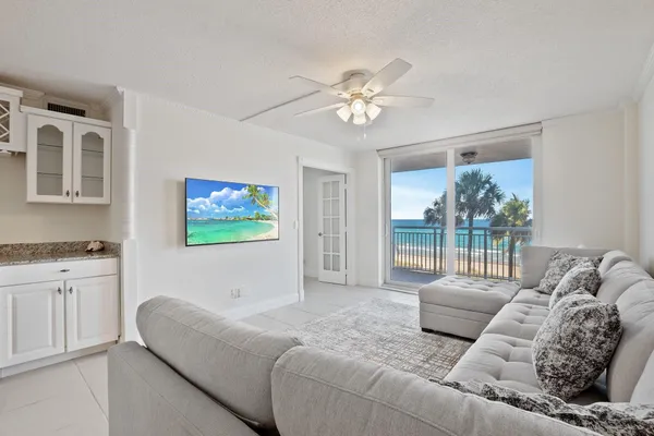 $3,200 | 1051 Hillsboro Mile, Unit 305E, Hillsboro Beach, FL 33062
