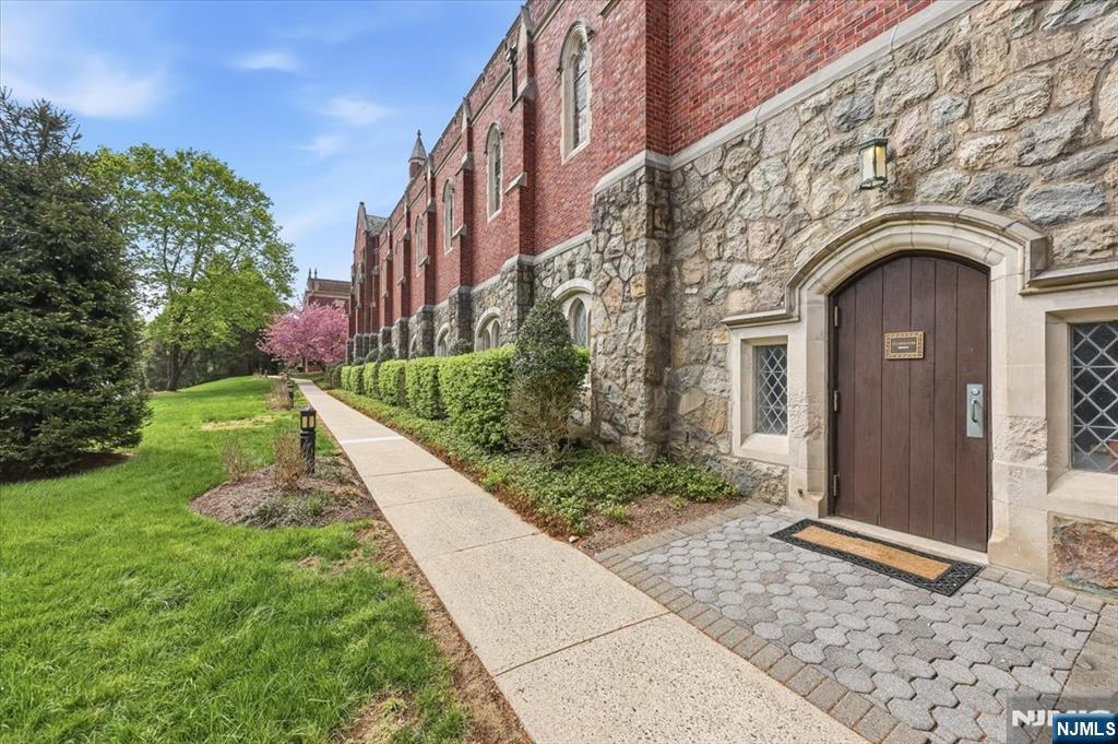 1201 Rio Vista Drive Mahwah, NJ 07430 - Photo 38 of 50