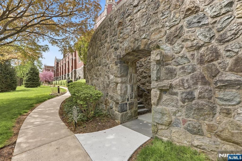 1201 Rio Vista Drive Mahwah, NJ 07430 - Photo 39 of 50