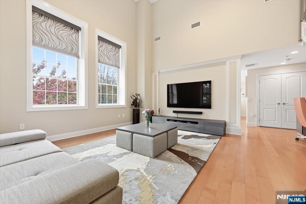 1201 Rio Vista Drive Mahwah, NJ 07430 - Photo 4 of 50