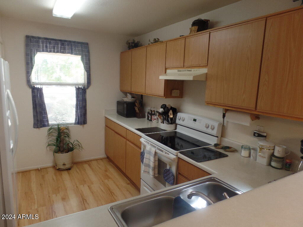 1873 West Renaissance Avenue Apache Junction, AZ 85120 - Photo 7 of 18 a kitchen that has a sink and a stove