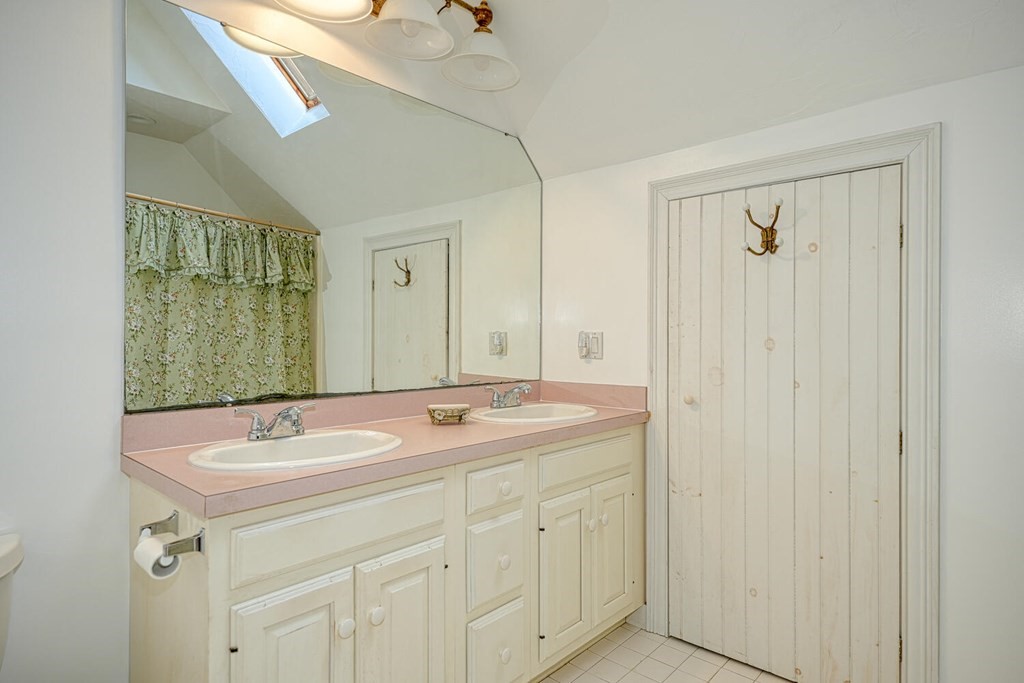 81 Parmenter Road Hudson, MA 01749 - Photo 18 of 30 Gallery Image 18