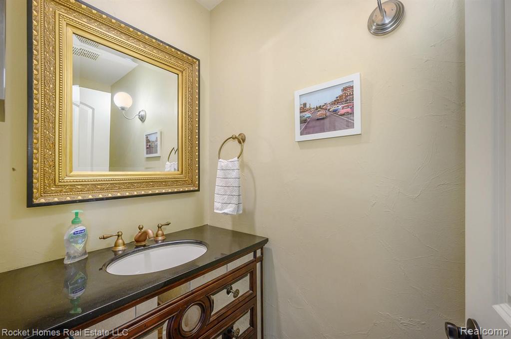 2 Cambridge Boulevard Pleasant Ridge, MI 48069 - Photo 23 of 50