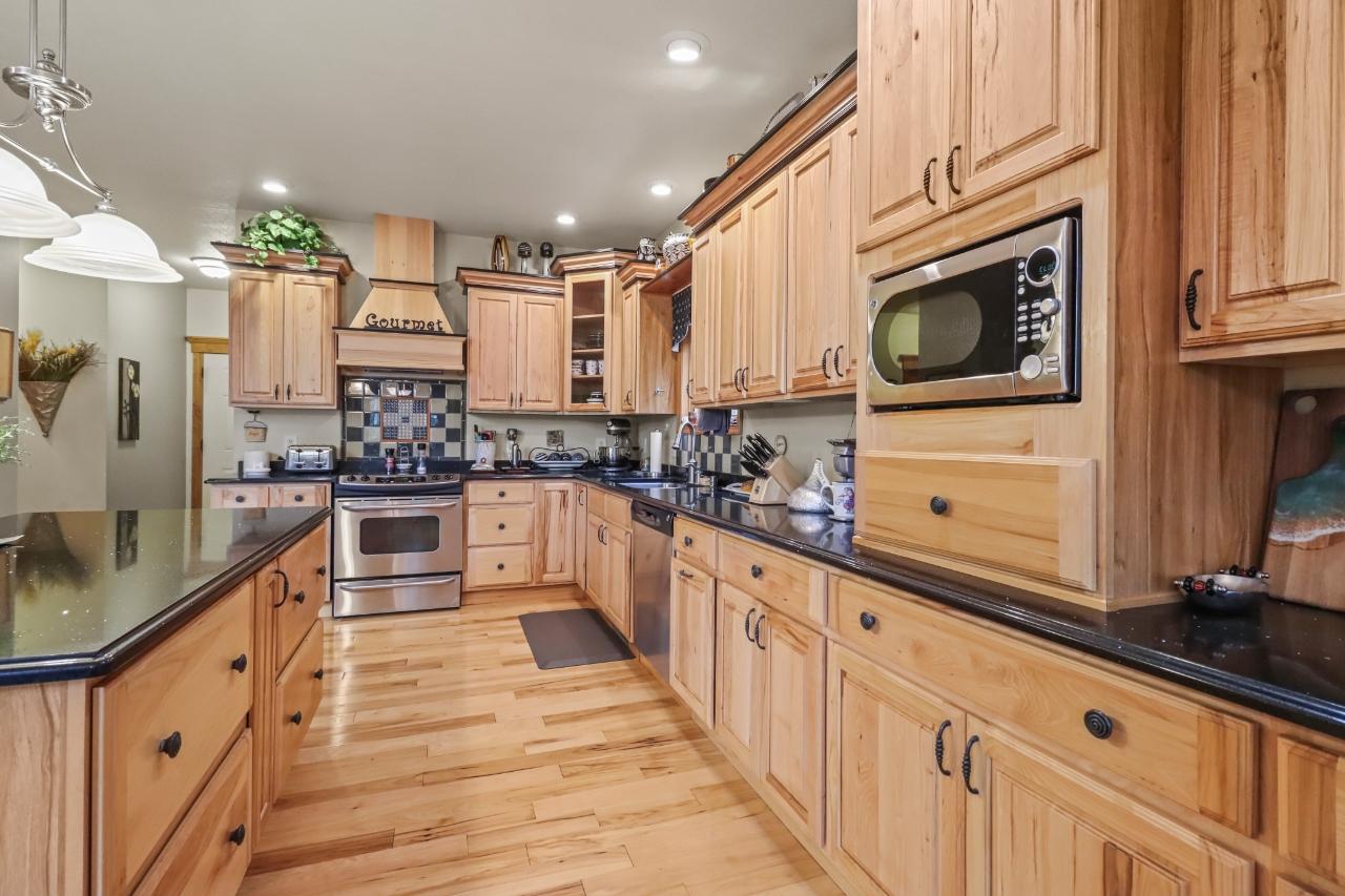 6529 Garrett's Trail Rhinelander, WI 54501 - Photo 8 of 48 Gallery Image 8