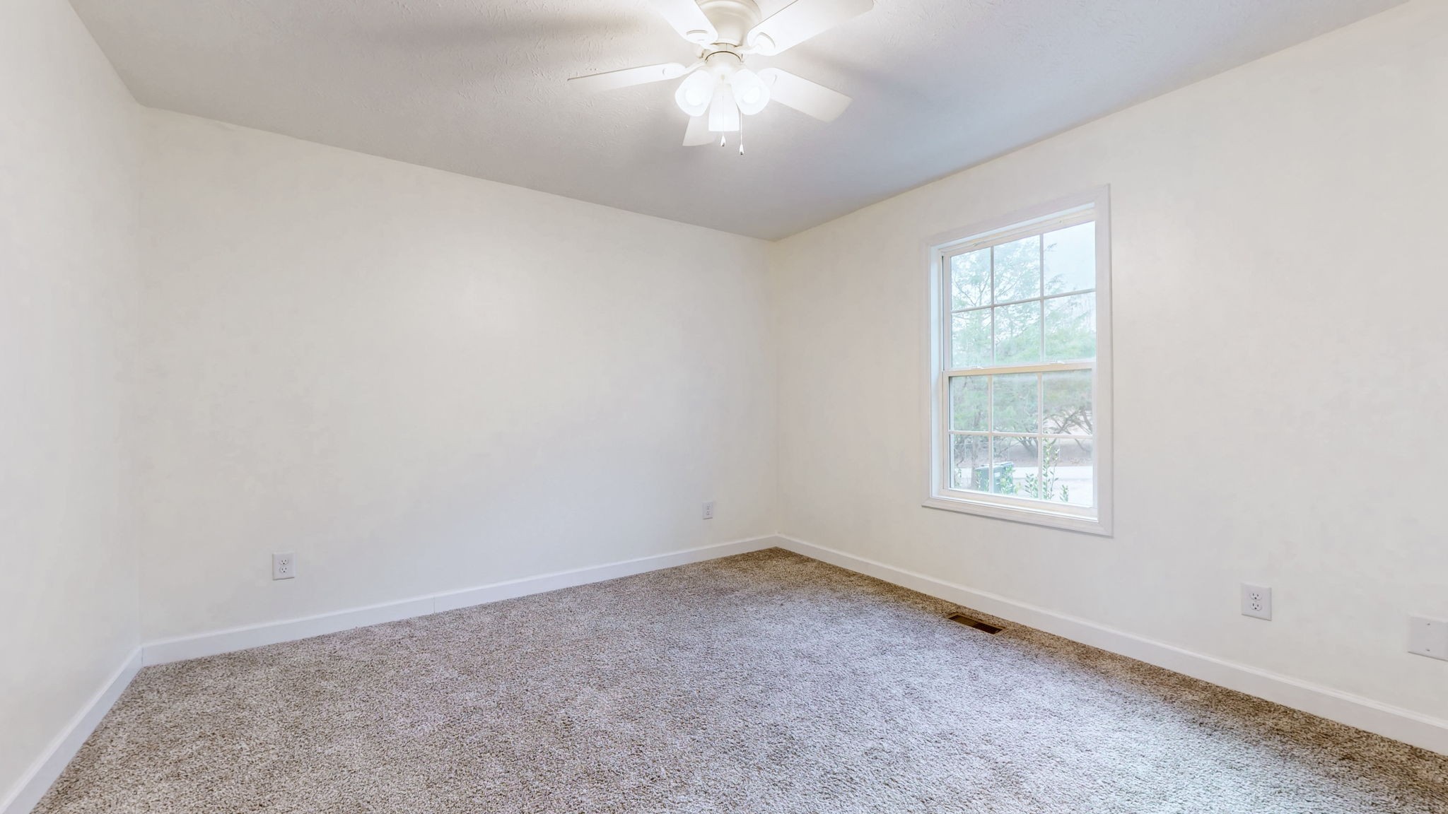 574 Keytown Road Portland, TN 37148 - Photo 26 of 45 an empty room with a window