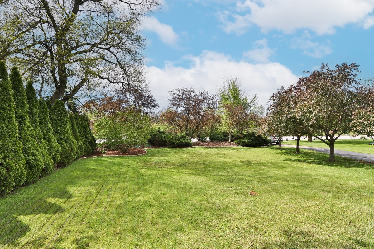 218 East Nerge Road Roselle, IL 60172 - Photo 33 of 36