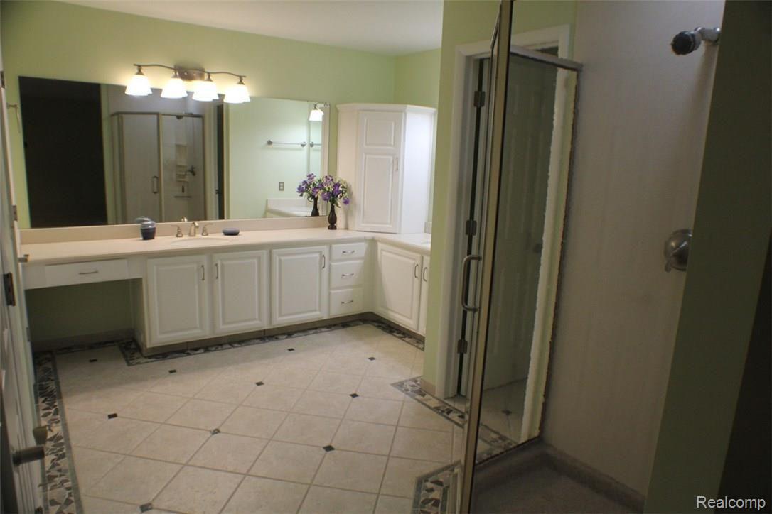 1553 Grandview Drive Rochester, MI 48306 - Photo 10 of 16 Master Bathroom.jpg