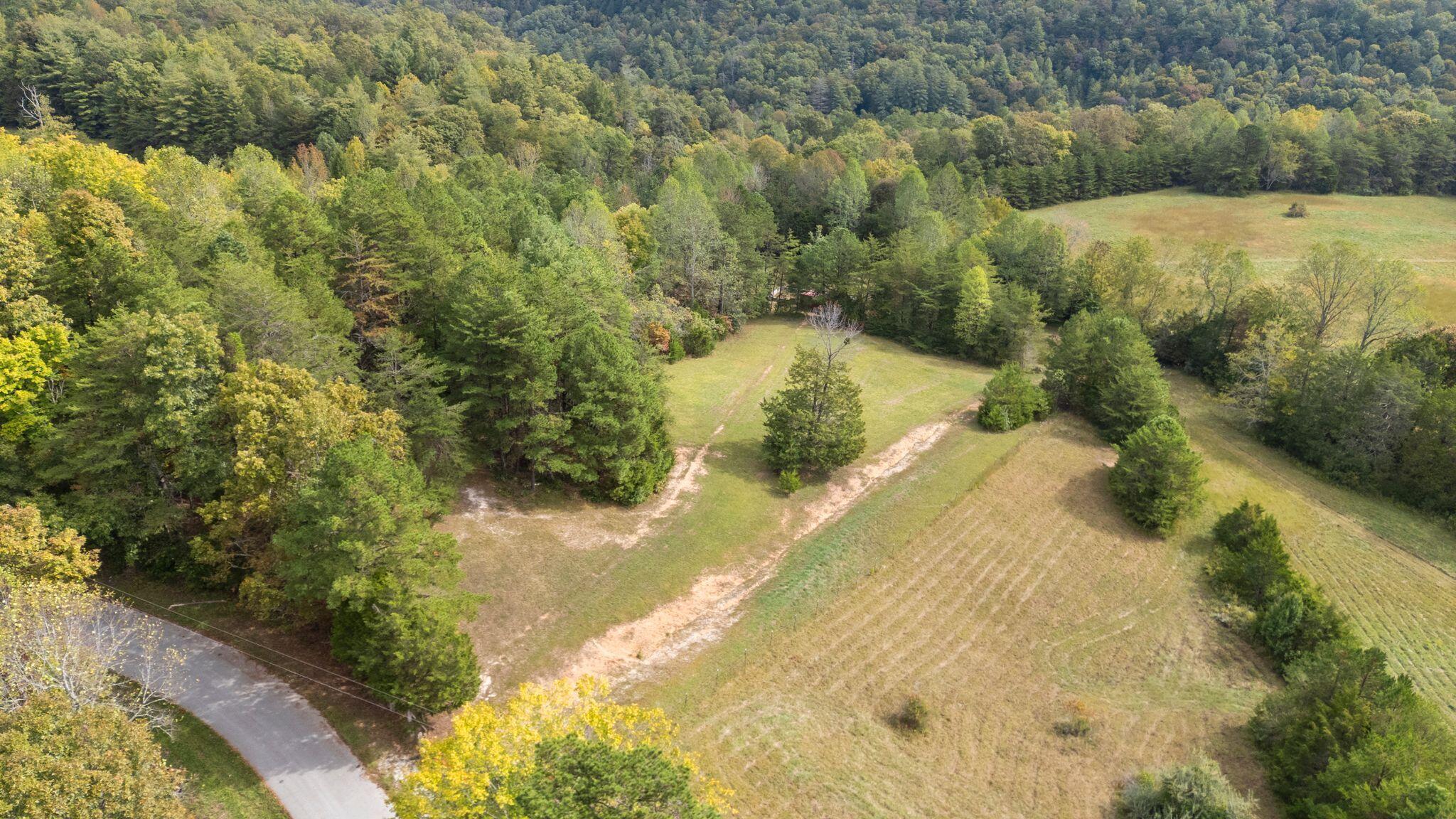 4949 Shoemaker Ridge Zoe, KY 41397 - Photo 8 of 14 DJI_20250930111957_0635_D